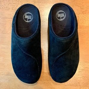 Fitflops Women’s Suede Clogs